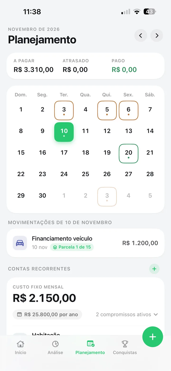 Calendário do Paguei!: totais a pagar, atrasado e pago no topo, com cada dia do mês marcado por status de vencimento
