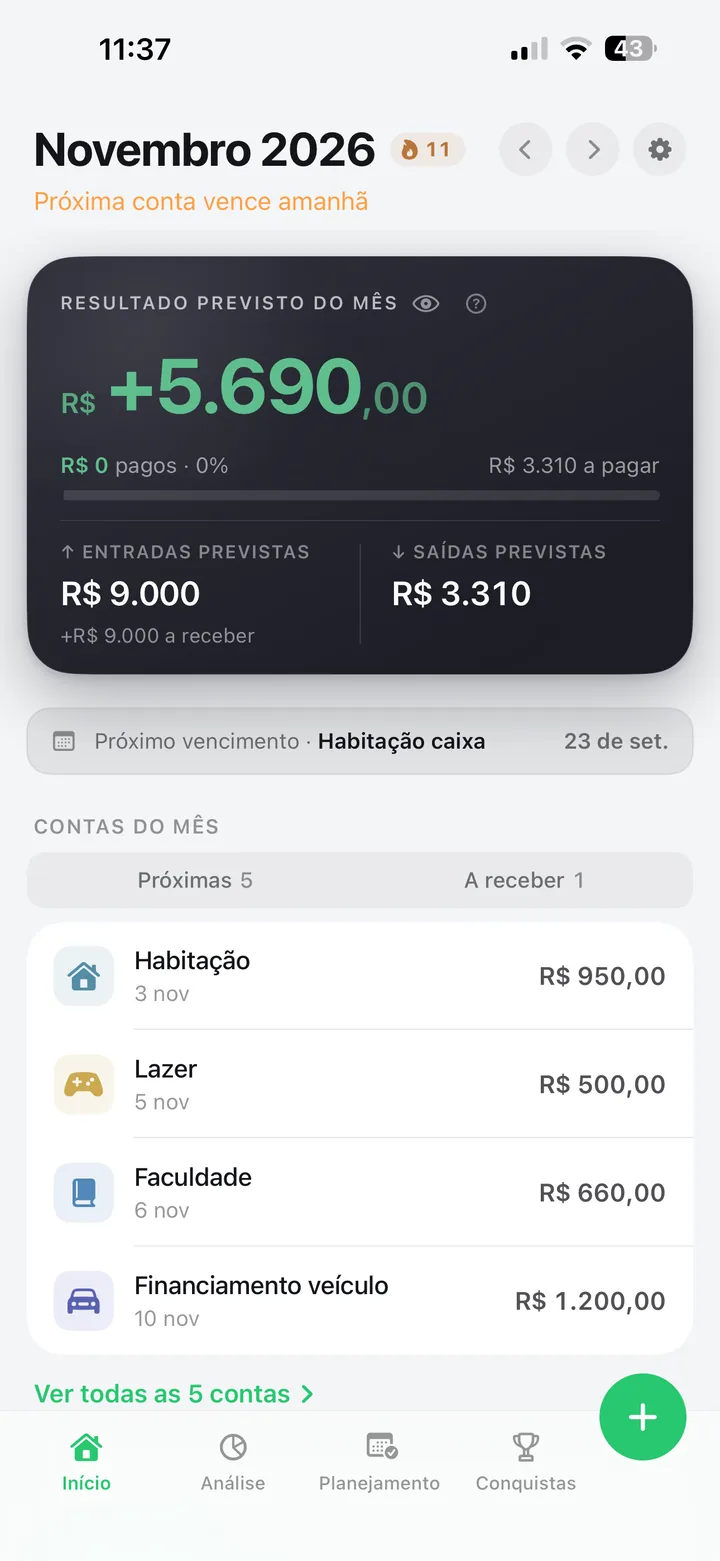 Tela de Início do Paguei! mostrando o resultado previsto do mês, entradas e saídas previstas, o próximo vencimento e a lista de contas do mês